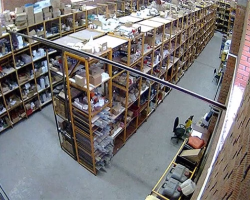 Общий вид склада с камеры видеонаблюдения