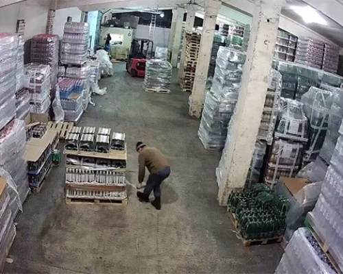 Камера на складе напитков