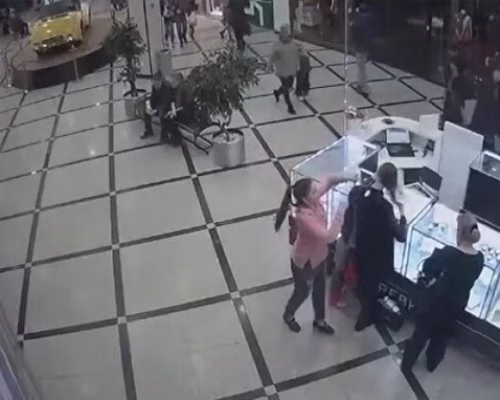 Камера в торговом центре направленная на островок