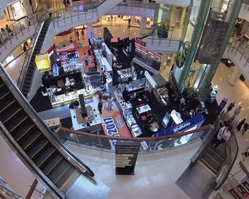 Общий вид с камер видеонаблюдения в торговом центре