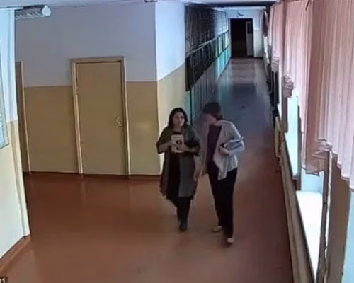 Видеоконтроль в коридоре школы