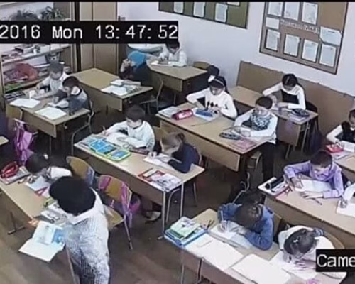 Камера видеонаблюдения в школьном классе