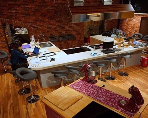 Камера в ресторане направленная на стойку бара