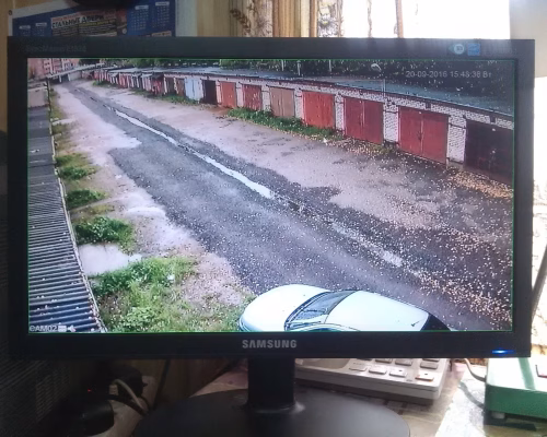 Видеонаблюдение с монитора в гараже