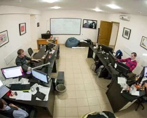 На камере видны действия сотрудников